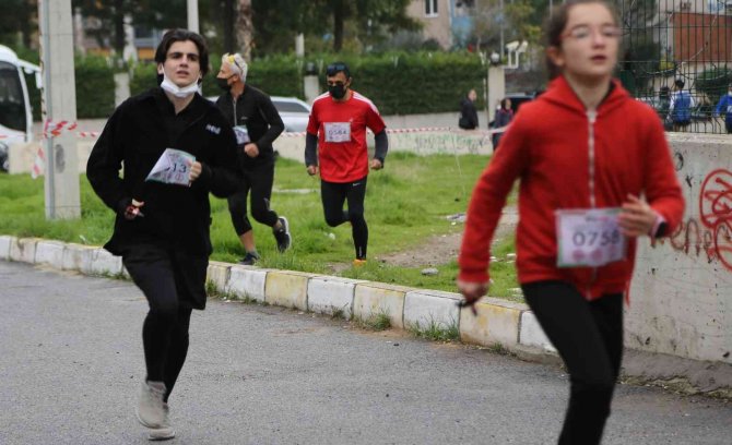 Mersinli Sporcu Oryantiring Yarışmasında Türkiye İkincisi