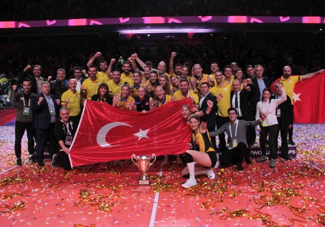 Şampiyon Vakıfbank Kupasını Aldı