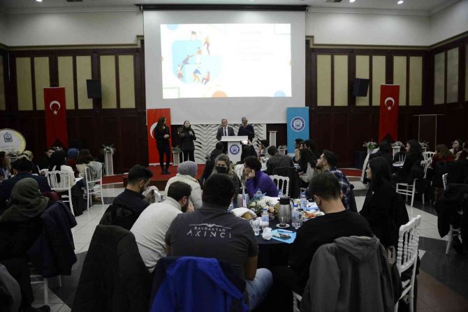 Yıldırım Gençlerle Yönetiliyor