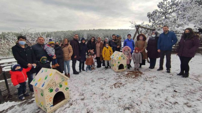 Yozgat’ta Minik Öğrenciler Hayvanlar İçin Yuva Yapıp Yiyecek Bıraktı
