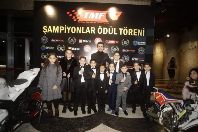 10 Yaşındaki Ayvalıklı Motosikletçi Kupasına Kavuştu
