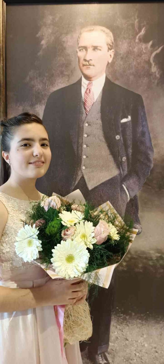 14 Yaşındaki Elif’ten Uluslararası Müzik Yarışmalarında Birincilik