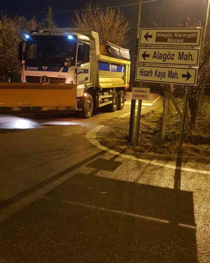 Sincan Belediye Ekipleri Karla Mücadele İçin Sahadaydı
