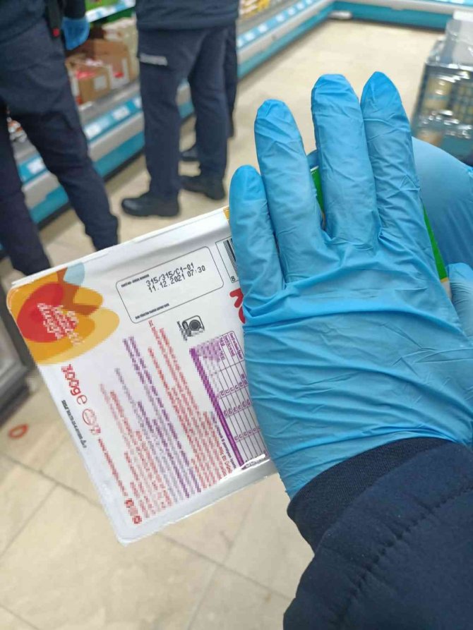 Zincir Markette Tarihi Geçmiş Ürüne El Kondu