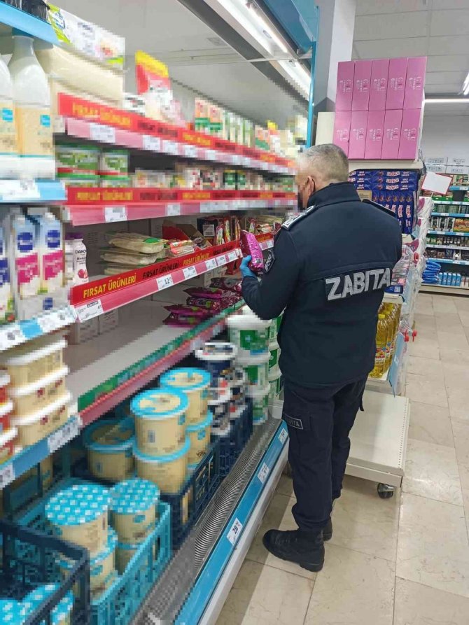 Zincir Markette Tarihi Geçmiş Ürüne El Kondu