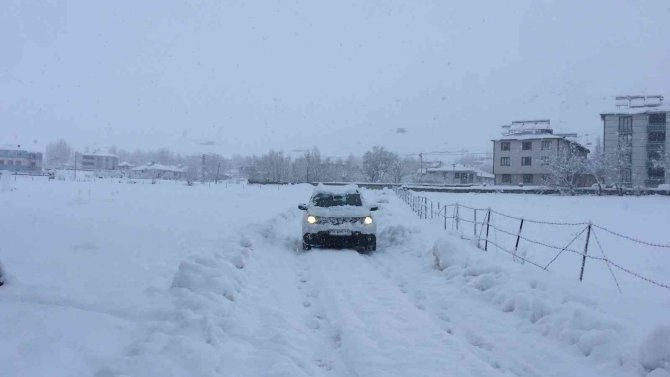 Bingöl’de Kar Esareti, 175 Köy Yolu Ulaşıma Kapandı