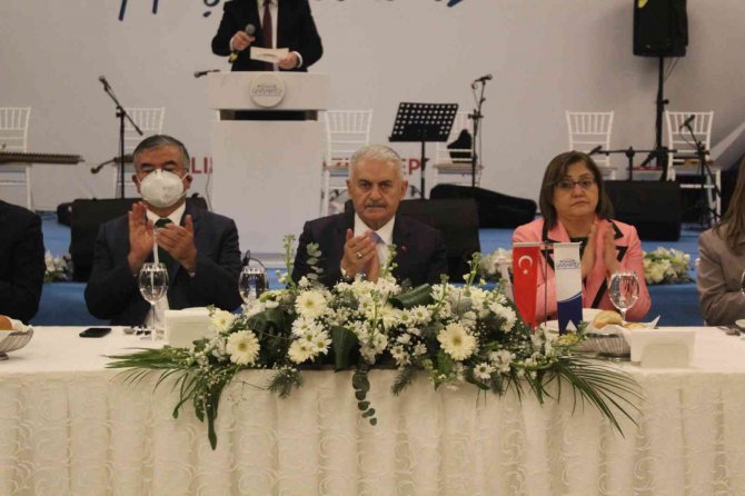 Binali Yıldırım Gaziantep’te ’Hemşeri Dernekleri Buluşması’na Katıldı