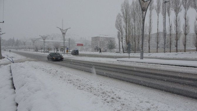 Bitlis’te 76 Köy Yolu Ulaşıma Kapandı, Okullar Tatil Edildi