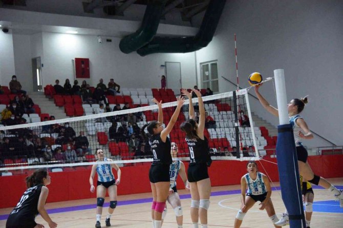 ’Bizim Kızlar’ Set Vermedi