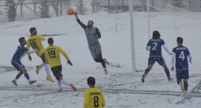İ̇scehisar Spor Rakibi Ahmetli Belediye Spor’u Tek Goller Geçti