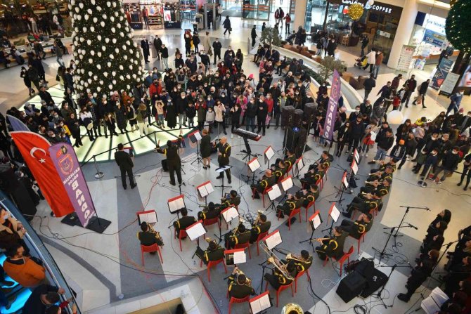Askeri Bandodan Anlamlı Konser