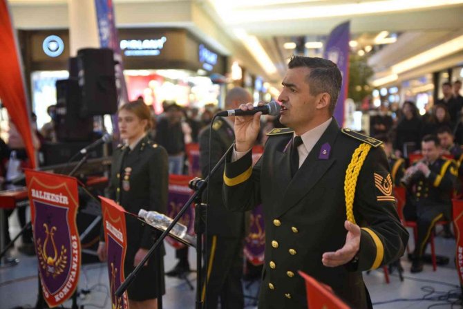 Askeri Bandodan Anlamlı Konser