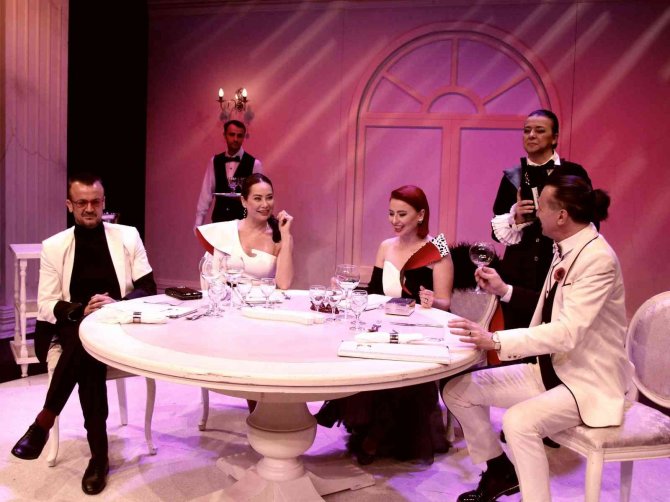 Tiyatroseverlere "Akşam Yemeği"