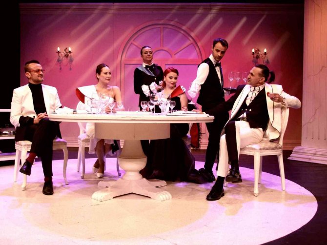 Tiyatroseverlere "Akşam Yemeği"