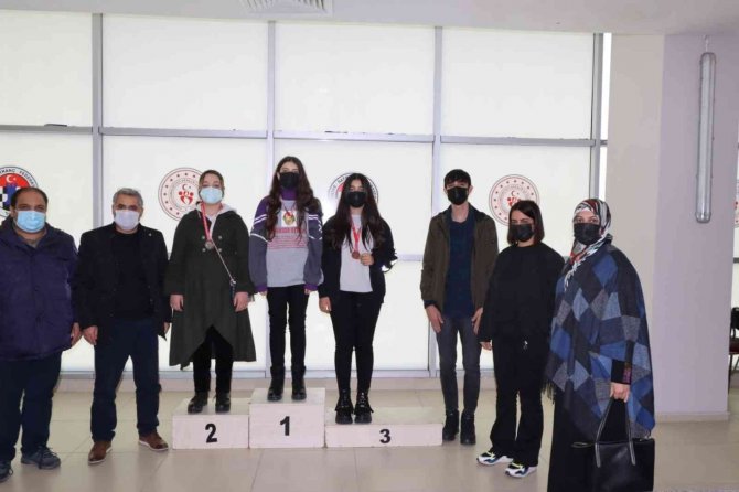 Satrançta Dereceye Girenlere Madalyaları Verildi
