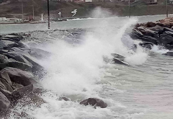 Fırtına Balık Tezgahlarına Esti, Fiyatlar Yükseldi