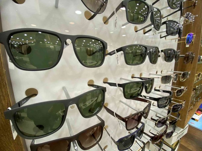 Renkli Gözlere Özenti Arttı, Lens Kullanımı Tehlike Saçıyor