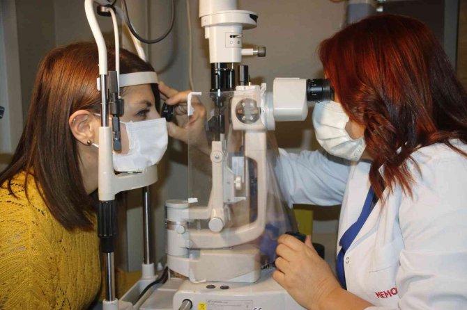 Renkli Gözlere Özenti Arttı, Lens Kullanımı Tehlike Saçıyor