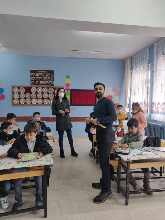 Vefakar Öğretmen Öğrencilerini Yalnız Bırakmıyor