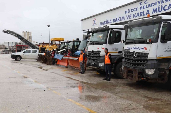 Düzce Belediyesi 400 Personel Ve 31 Araç İle Sahada Olacak