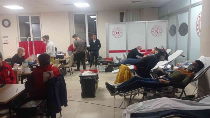 Öğrenciler Kan Bağışında Bulundu