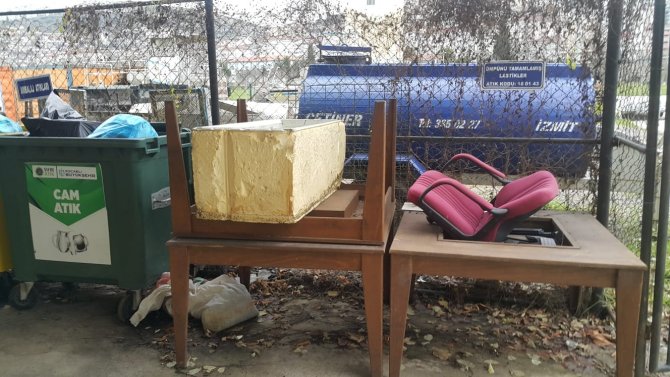 Dereye Atılan Buzdolabı Vinçle Çıkarılarak Geri Dönüşüm Alanına Bırakıldı
