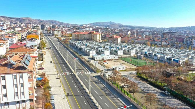 Elazığ’da Yol Genişletme Çalışmaları Sürüyor