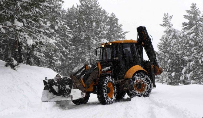 Erzincan’da Kar Ve Tipiden 37 Köy, 7 Mezra Yolu Ulaşıma Kapandı