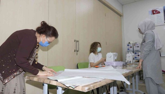 Çankaya Evlerinde Ücretsiz Dikiş Kurslarına İlgi Arttı