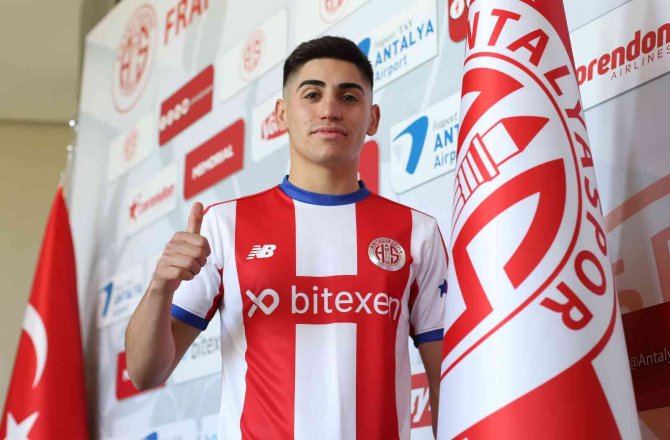 Fta Antalyaspor 4 Genç Futbolcu İle Daha Sözleşme İmzaladı