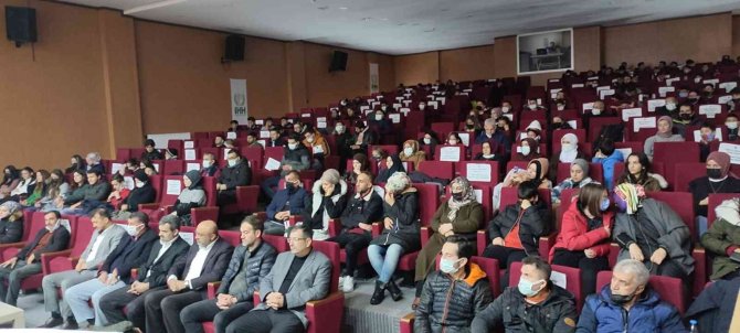 ‘Gençlik Buluşması’nda Hacivat-karagöz Gösterisi