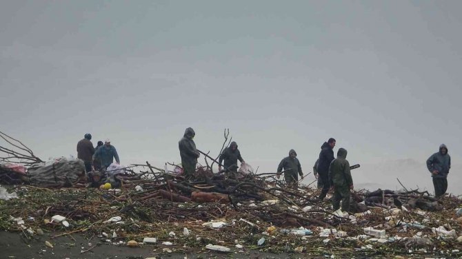Asi Nehri Taştı, Bahçeleri Bastı