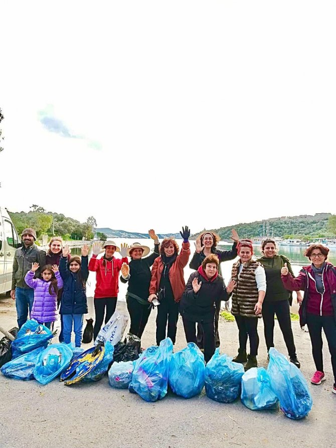İ̇asos Mahalle Meclisi Derneği Çevre Temizliği Yaptı