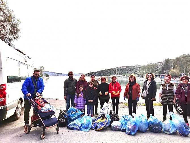 İ̇asos Mahalle Meclisi Derneği Çevre Temizliği Yaptı