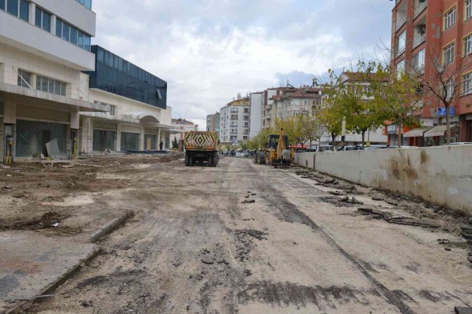 Isparta Meydan Avm Etrafında Çevre Düzenlemesi Yapılıyor