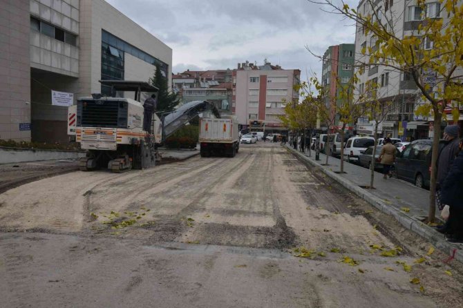 Isparta Meydan Avm Etrafında Çevre Düzenlemesi Yapılıyor