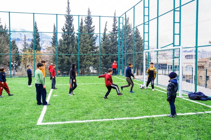Altı Pazar Yeri Üstü Halı Saha