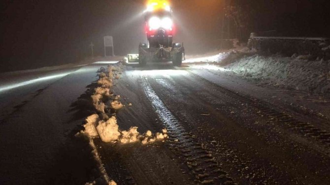 Kırıkkale’de Karla Mücadele: 24 Köyün Yolu Ulaşıma Açıldı