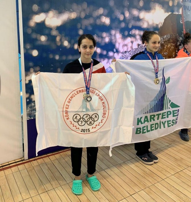 Körfezli Yüzücüler Madalya İle Döndü