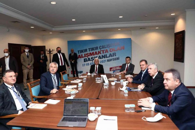 Başkan Gürün, ‘Belediye Başkanları Çalıştayı’na Katıldı