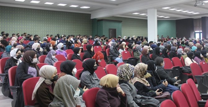 Rektör Ünal’dan Adi̇m Öğrencilerine: 