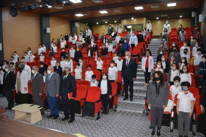 İ̇lkokul Öğrencileri, Atatürk’e Yazdıkları Mektupları Gökyüzüne Bıraktı