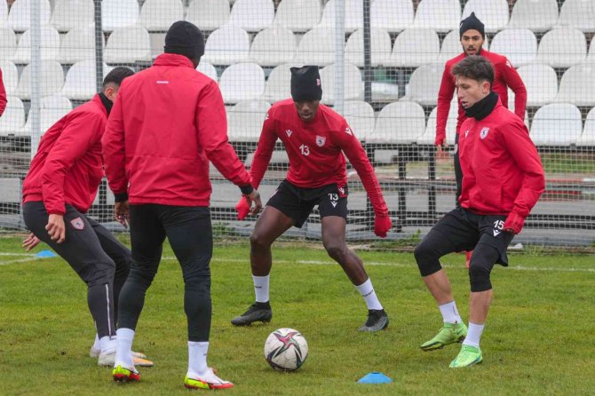 Samsunspor’da 3 Futbolcu Korona Oldu