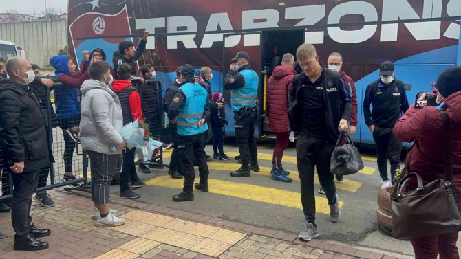Trabzonspor İ̇zmir’e Gitti