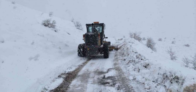 Tunceli’de 144 Köy Yolu Ulaşıma Kapandı
