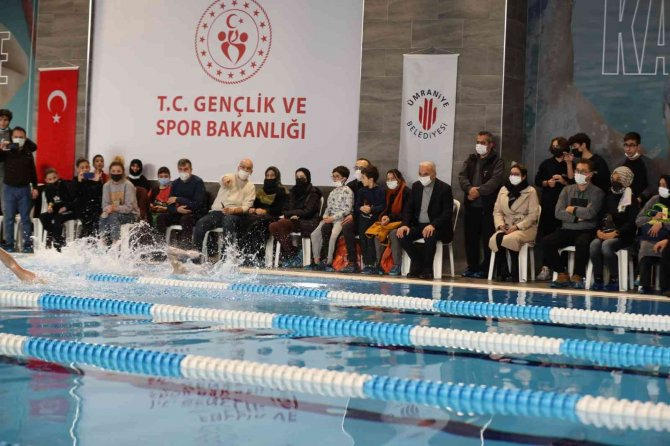 Ümraniye’de Genç Yüzücülerin Şampiyonluk Mücadelesi Nefes Kesti