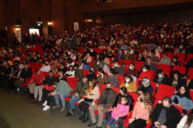 “İ̇yi, Kötü, Çirkin” Oyununa Büyük İlgi