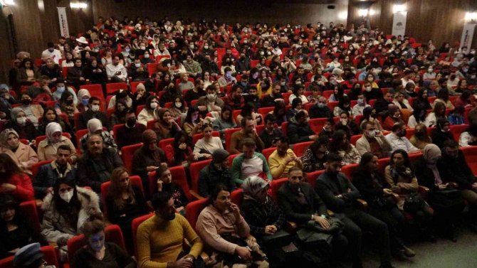 “İ̇yi, Kötü, Çirkin” Oyununa Büyük İlgi