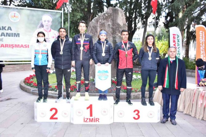 İ̇nönü Belediyesi Sporcuları İ̇zmir Yarışlarında Madalyaları Topladı