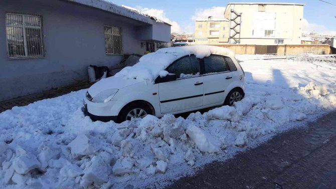 Kar Yağışı Hayatı Felç Etti
